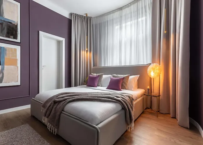 Gorgeous & Bright 2Br Condos - Steps From Old Town