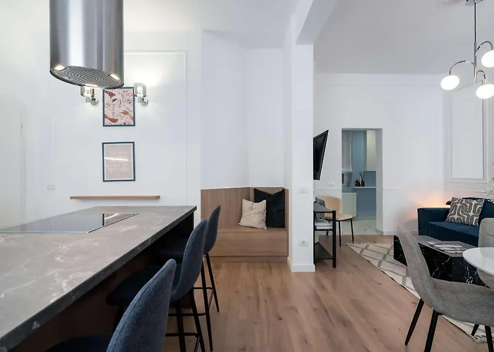 Gorgeous & Bright 2Br Condos - Steps From Old Town