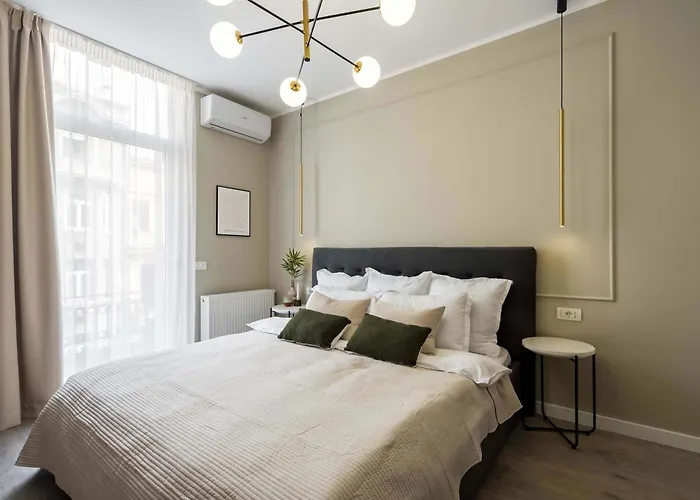 Gorgeous & Bright 2Br Condos - Steps From Old Town