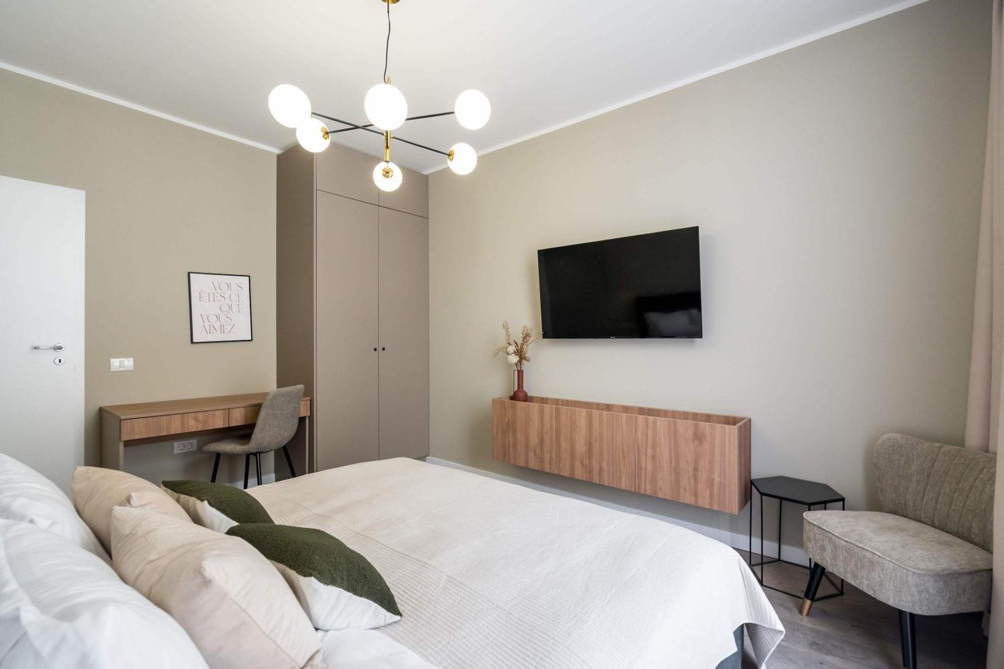 Gorgeous & Bright 2br - Steps From Old Town