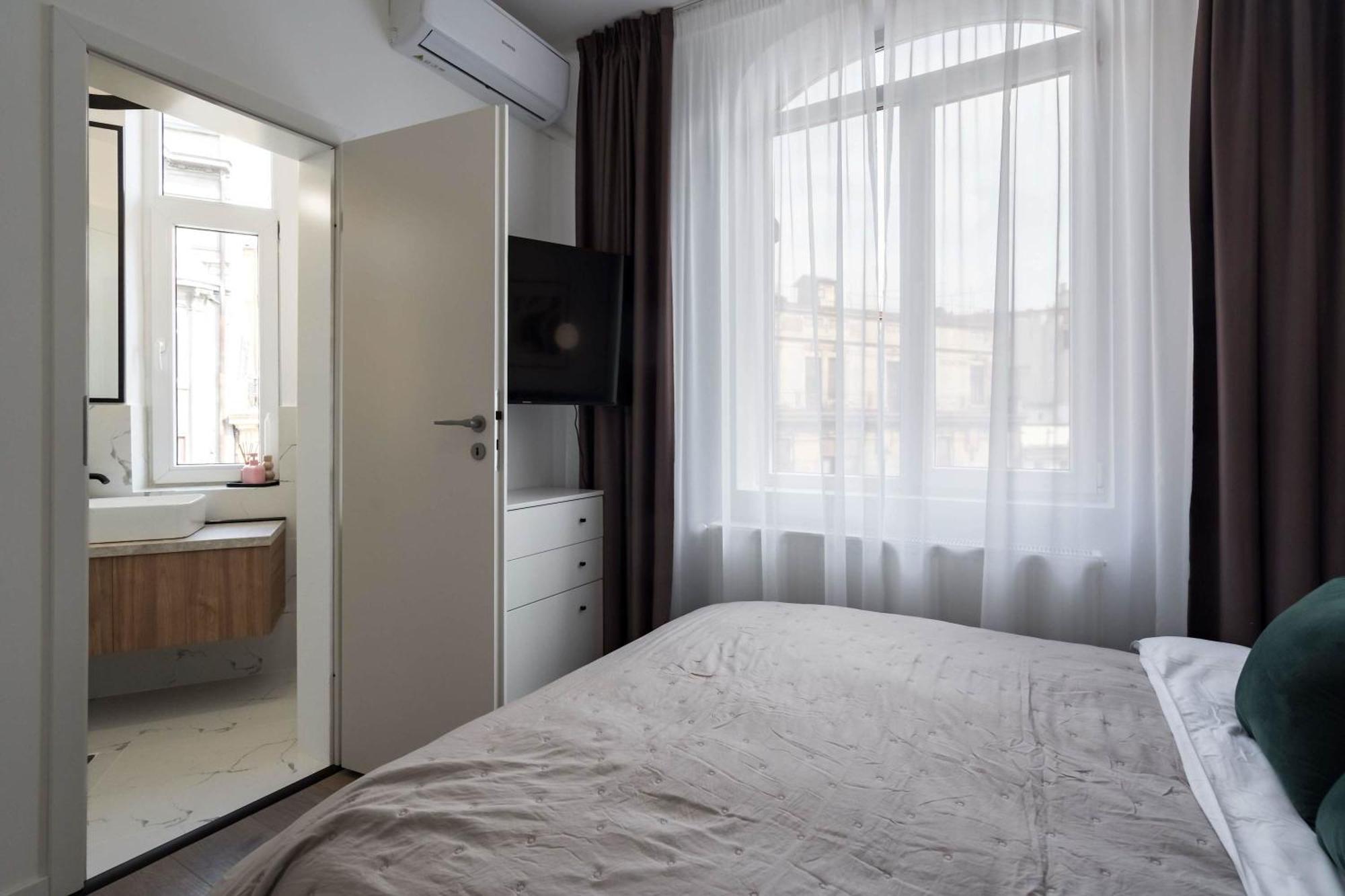 Gorgeous & Bright 2br - Steps From Old Town 公寓 *
