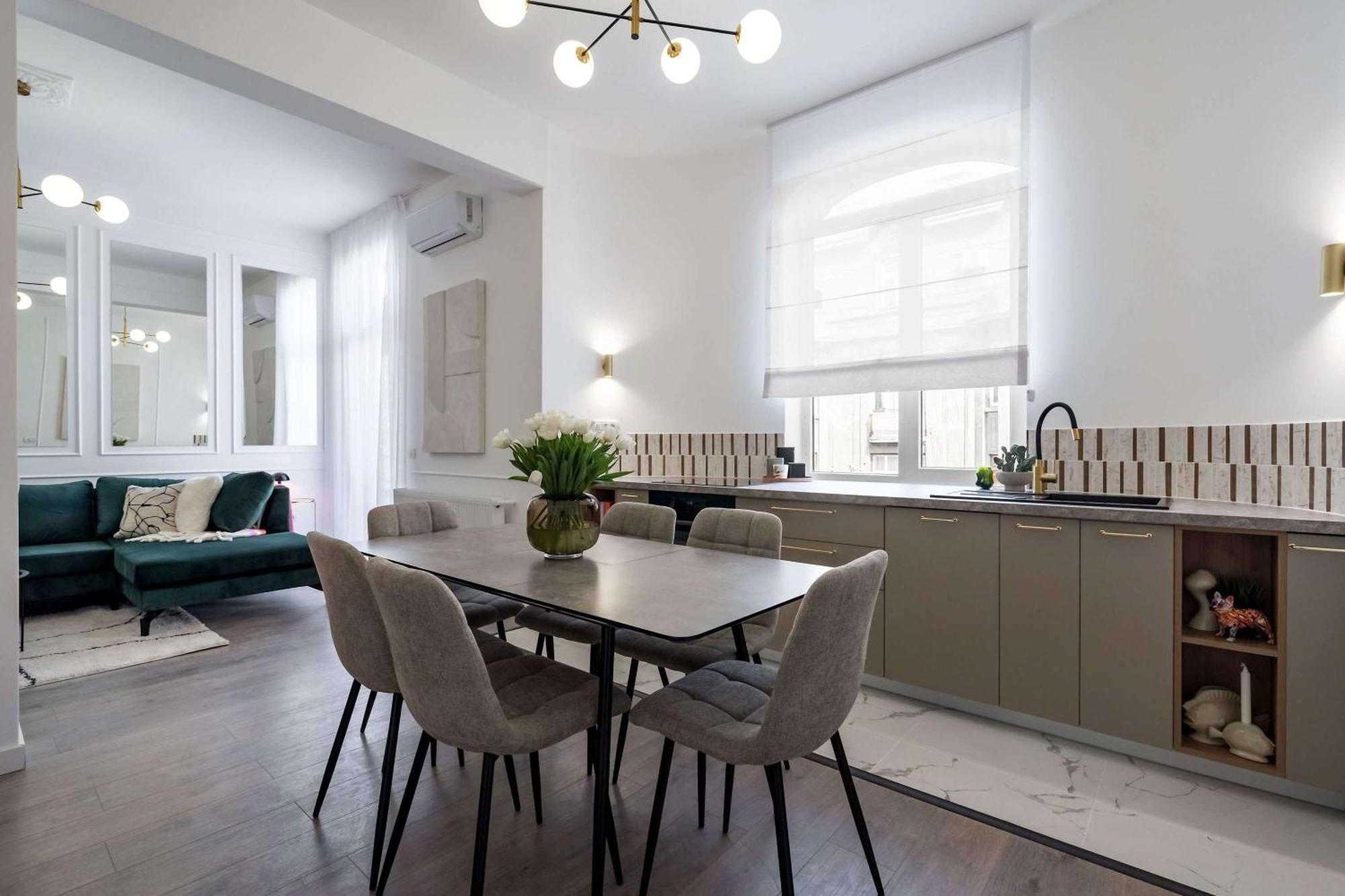 Gorgeous & Bright 2br - Steps From Old Town *