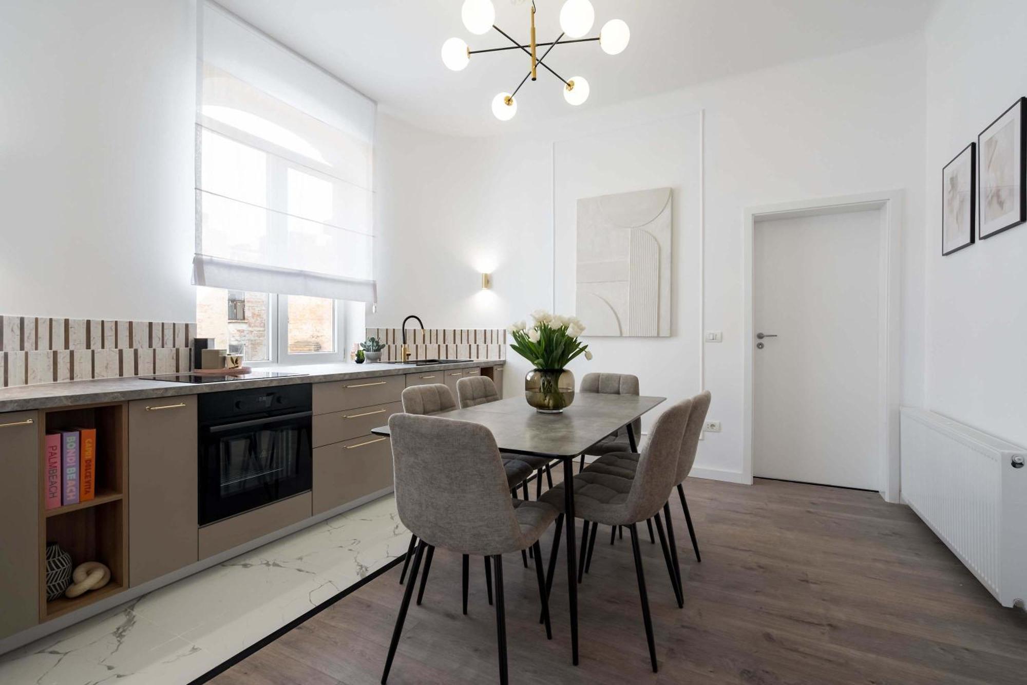 Gorgeous & Bright 2br - Steps From Old Town