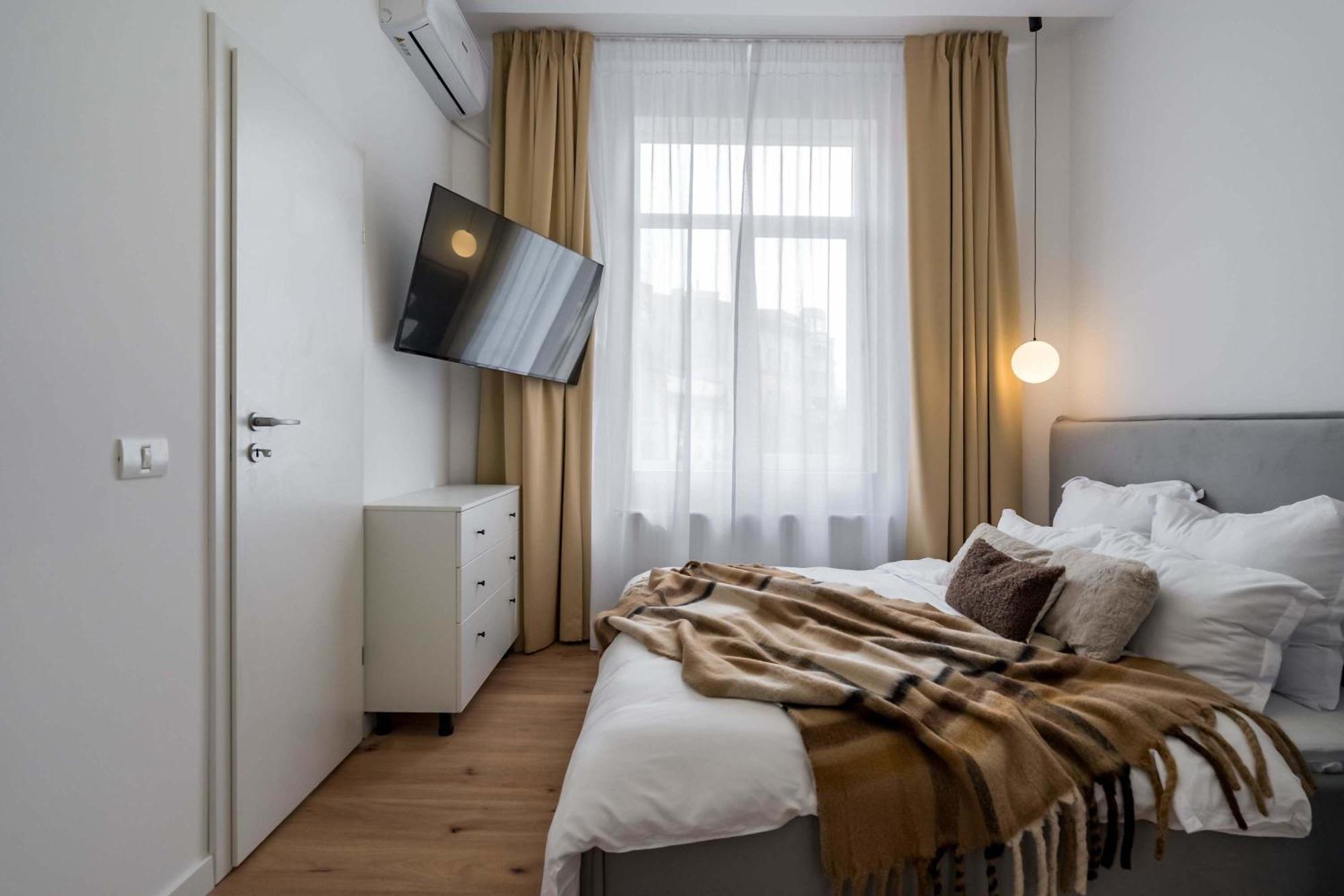 Gorgeous & Bright 2br - Steps From Old Town 布加勒斯特