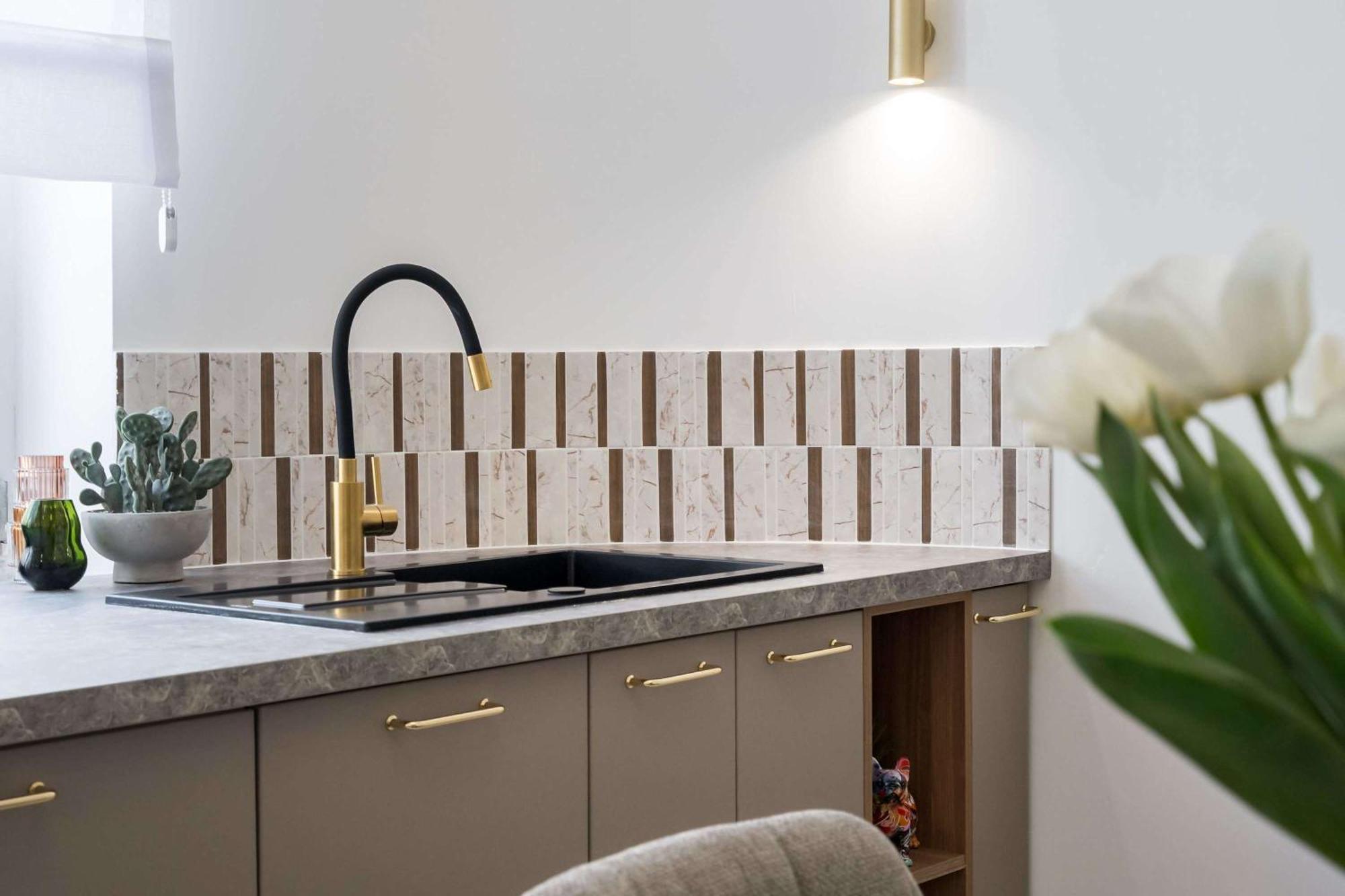 Gorgeous & Bright 2br - Steps From Old Town